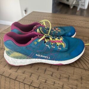 Used and well worn women’s Merrell running sneakers, size 5